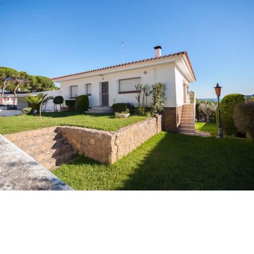 Modern Holiday Home in L'Escala Spain with Private Pool