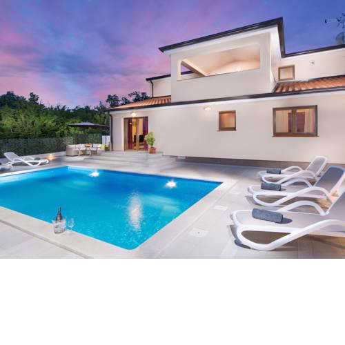 Modern Holiday Home in Porec with Pool