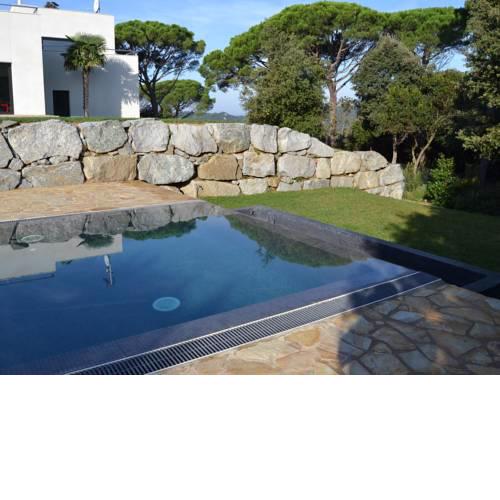Modern Holiday Home in Sant Andreu de Llavaneres with Swimming Pool