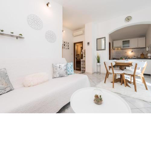 Modern Holiday Home in Zadar with Terrace