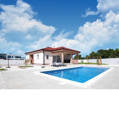 Modern Holiday Home in Zaton with Private Swimming Pool