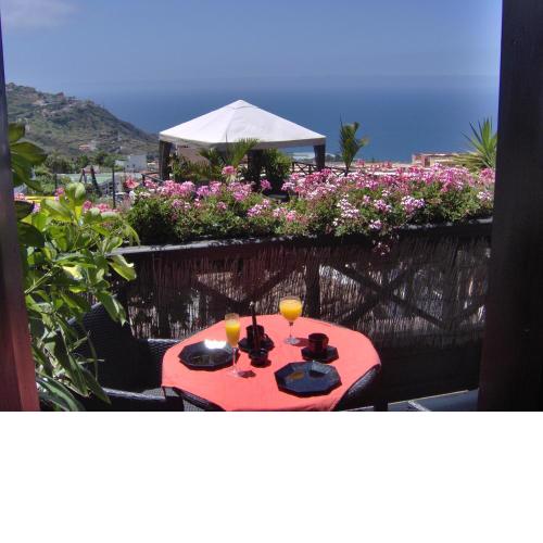 Modern holiday home with balcony with sea and mountain views no Teide-view