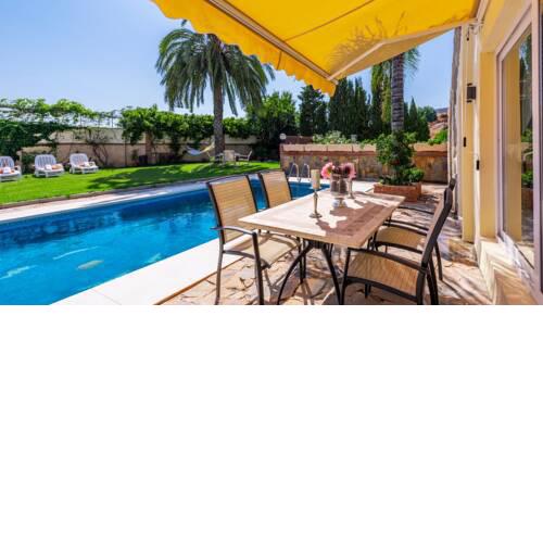 Modern holiday home with fenced garden in Mijas sleeps eight