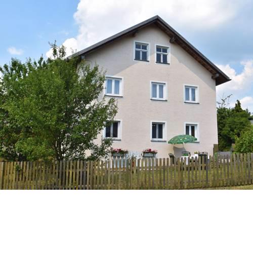 Modern Holiday Home with Garden near Forest in Tretting