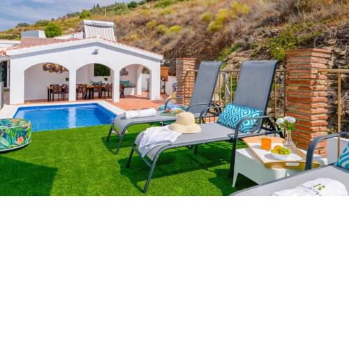Modern holiday home with gorgeous indoor decor and lovely panoramic views