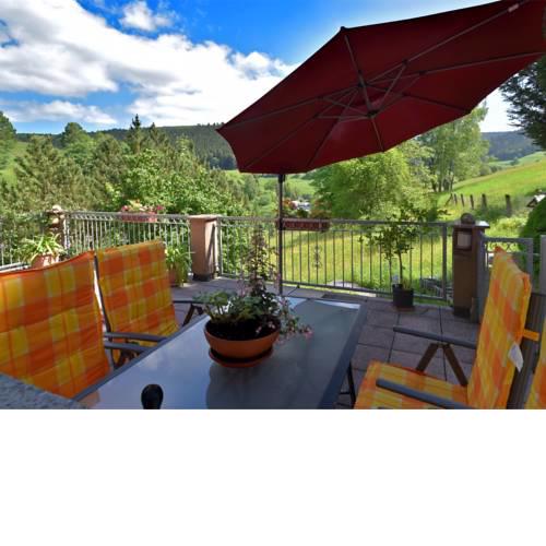 Modern Holiday Home with Pond near the Forest in Schonbrunn