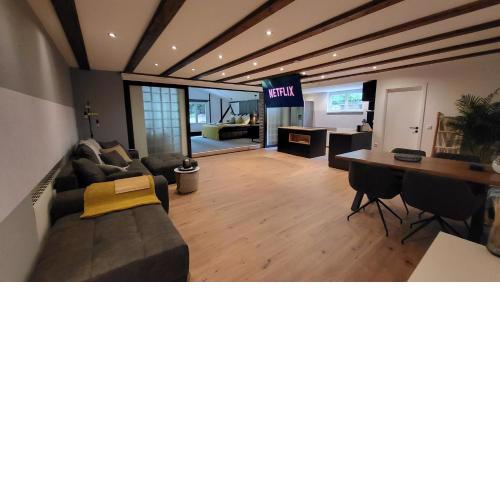 Modern Loft near City, free parking, fast wifi