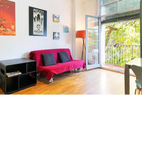 Modern & Lovely 2-Bedroom Apt, Sleeps 6 with Balcony