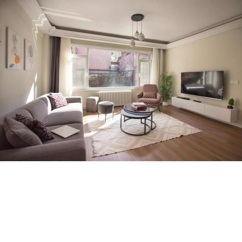 Modern Renewed 2BR/1.5BA Flat in Moda Kadıkoy