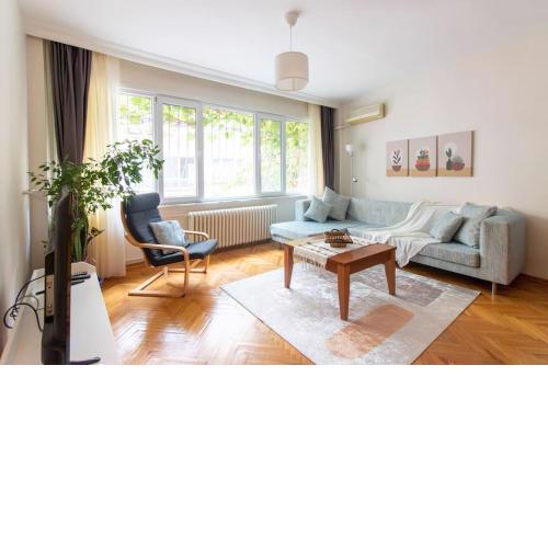 Modern Tranquil & Spacious 2BR Flat in Central Moda