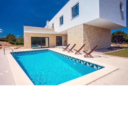 Modern Villa M30 with private pool, 3 en-suite bedrooms