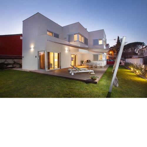 Modern Villa Vera with a view near the sea