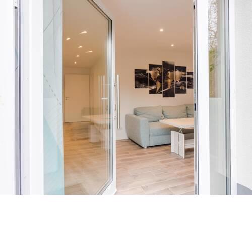Moderne, behinderten geeignete Ferienwohnung mit Terrasse