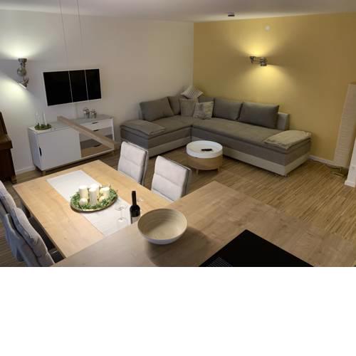 Moderne Ferienwohnung nahe SWR und Golfplatz