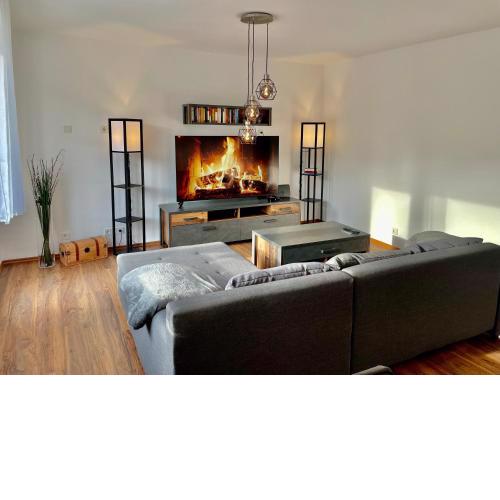 Moderne FeWo SKY Netflix Terrasse Burgblick Boxspringbett Waschtrockner