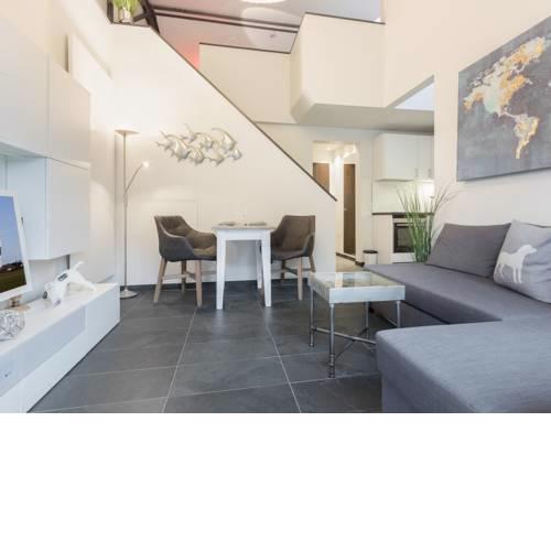 Moderne FeWo, stilvoll eingerichtet über 2 Etagen mit Terrasse, Friesische Straße 85a