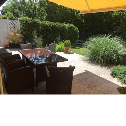 Moderne helle Wohnung (120 qm) mit großem Garten