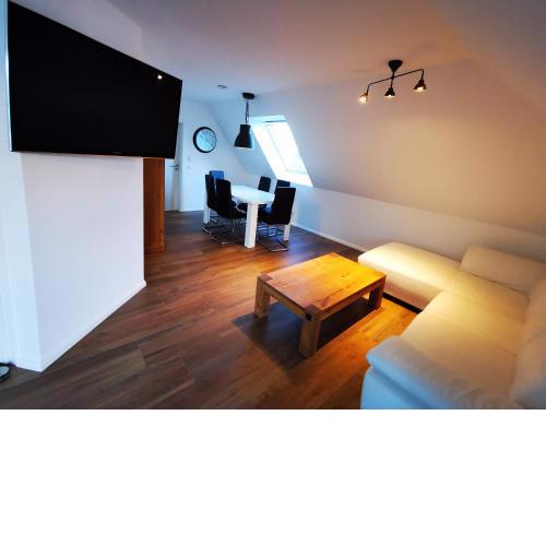 Moderne Landhaus-Ferienwohnung mit Balkon