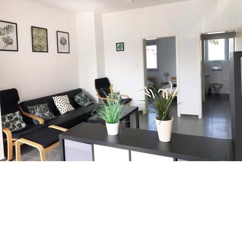 Moderne, praktische Unterkunft mit WLAN und Terrasse