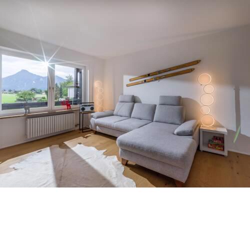 Moderner Ferienwohnung mit 2 Schlafzimmer und großen Balkon
