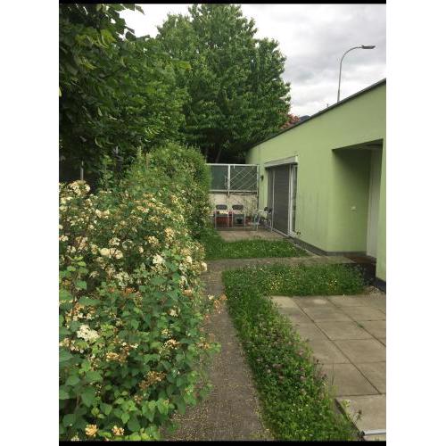 Moderner Stadtbungalow mit 2 Terrassen und privatem Garten