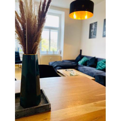 Modernes Apartment - Kingsize-Bett, Smart-TV mit Balkon im Altbaustil & zentrumsnah