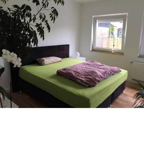 Modernes Apartment mit 2 Schlafzimmern für bis zu 4 Personen mit Garten und Terrasse