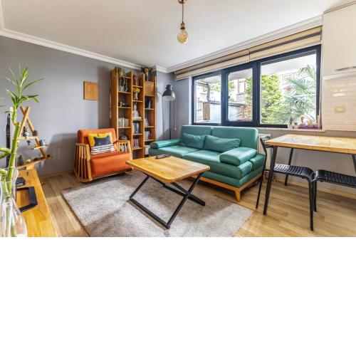 Modernly Designed Flat Near Metro in Maltepe