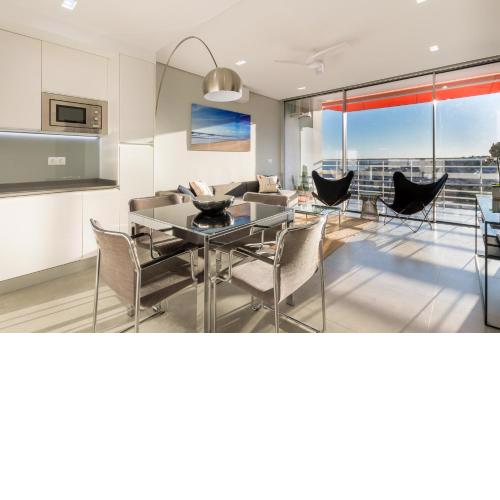 Moderno apartamento con impresionantes vistas al mar