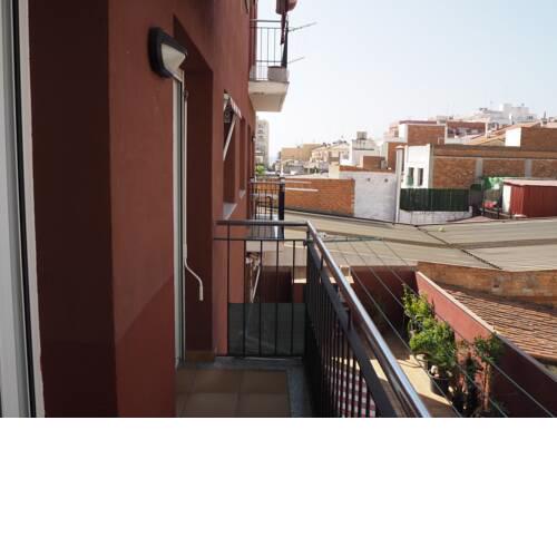 Moderno apartamento con wifi y parking gratuito.