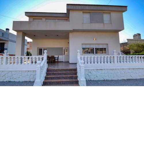 MODERNO CHALET FRENTE AL MAR