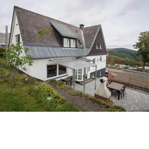 Modest Holiday Home in Neuastenberg with Garden