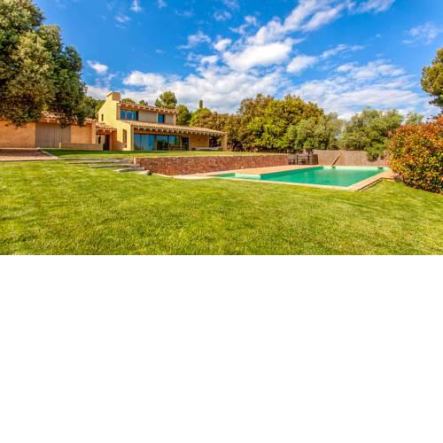 Mont-ras Villa Sleeps 8 with Pool