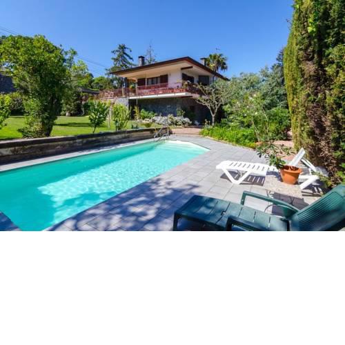 Montbarbat Villa Sleeps 10 Pool