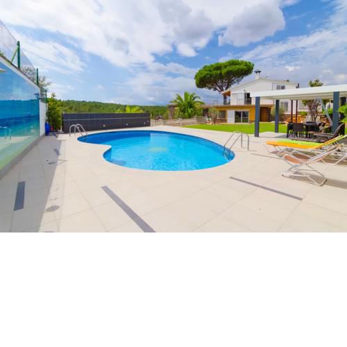 Montbarbat Villa Sleeps 8 Pool