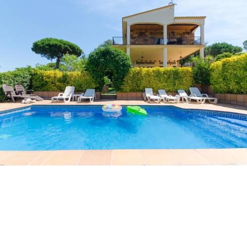 Montbarbat Villa Sleeps 8 Pool
