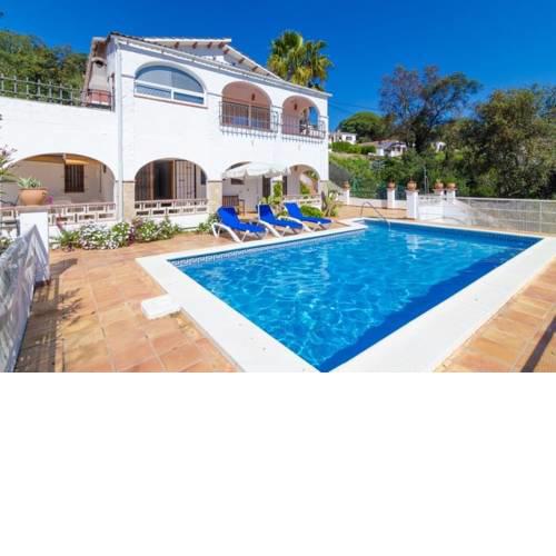 Montbarbat Villa Sleeps 9 Pool Air Con WiFi
