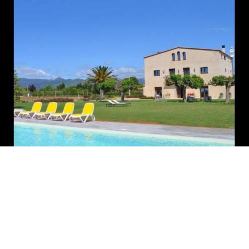 Montbrio del Camp Villa Sleeps 14 with Pool and Air Con