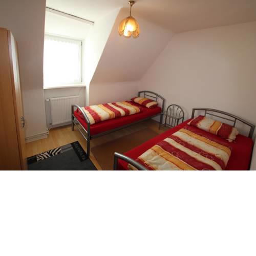Monteurzimmer - Mittelfeld