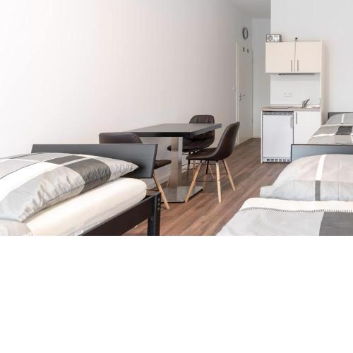 Monteurzimmer Berlin Pankow mit Dachterrasse - Nur 10 min. von der A10 - 3 Zimmer/ 7 Betten