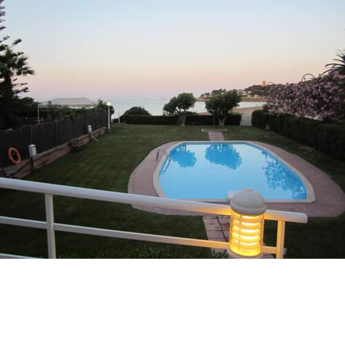 Mora Paradise Complex In Front Of Tarragona Beach