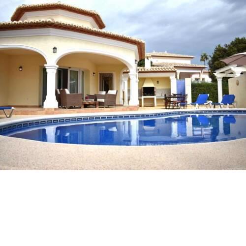 Moraira Villa Sleeps 6 with Pool Air Con and WiFi