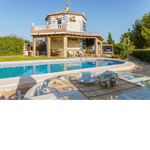 Mountain view villa with private pool & parking