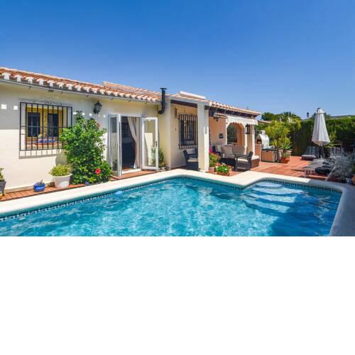 Muntanya la Sella Villa Sleeps 6 with Pool Air Con and WiFi