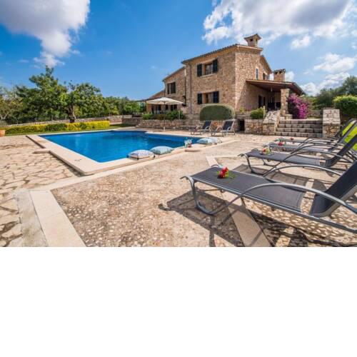 Muro Holiday Home Sleeps 6 with Pool Air Con and WiFi