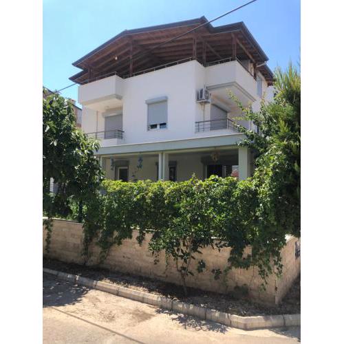 Müstakil bahçeli denize 3 dk triplex villa