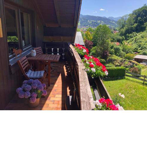 Nagelfluh Hüs – Traumhafte 2-Zimmerwohnung mit Bergblick und Südbalkon