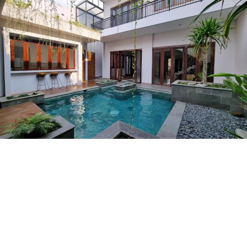 Namdur Villa Sariwangi - Tropical Villa in Bandung With Private Pool