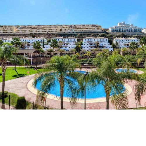 Navigolf adosado con piscina, terrazas y golf