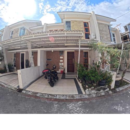 Ndalem Ngadimulyo Homestay Jogja Family Only